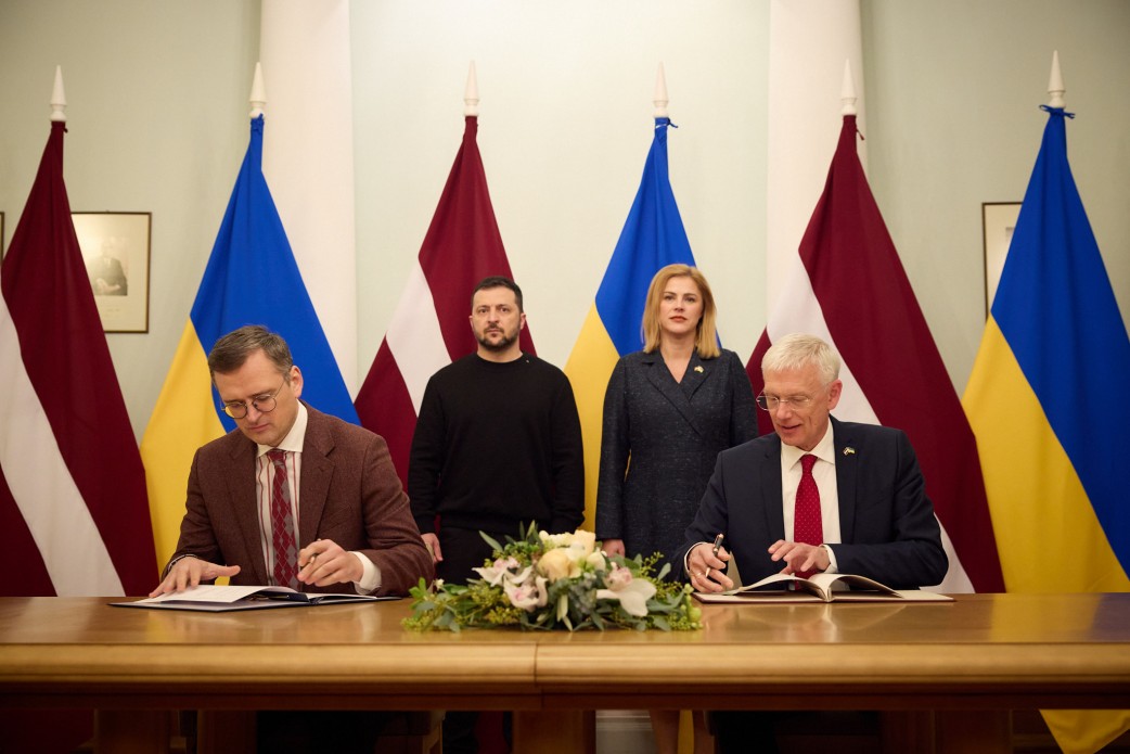 У присутності Президента України та Прем’єр-міністерки Латвії підписано документи про технічну, фінансову та оборонну співпрацю