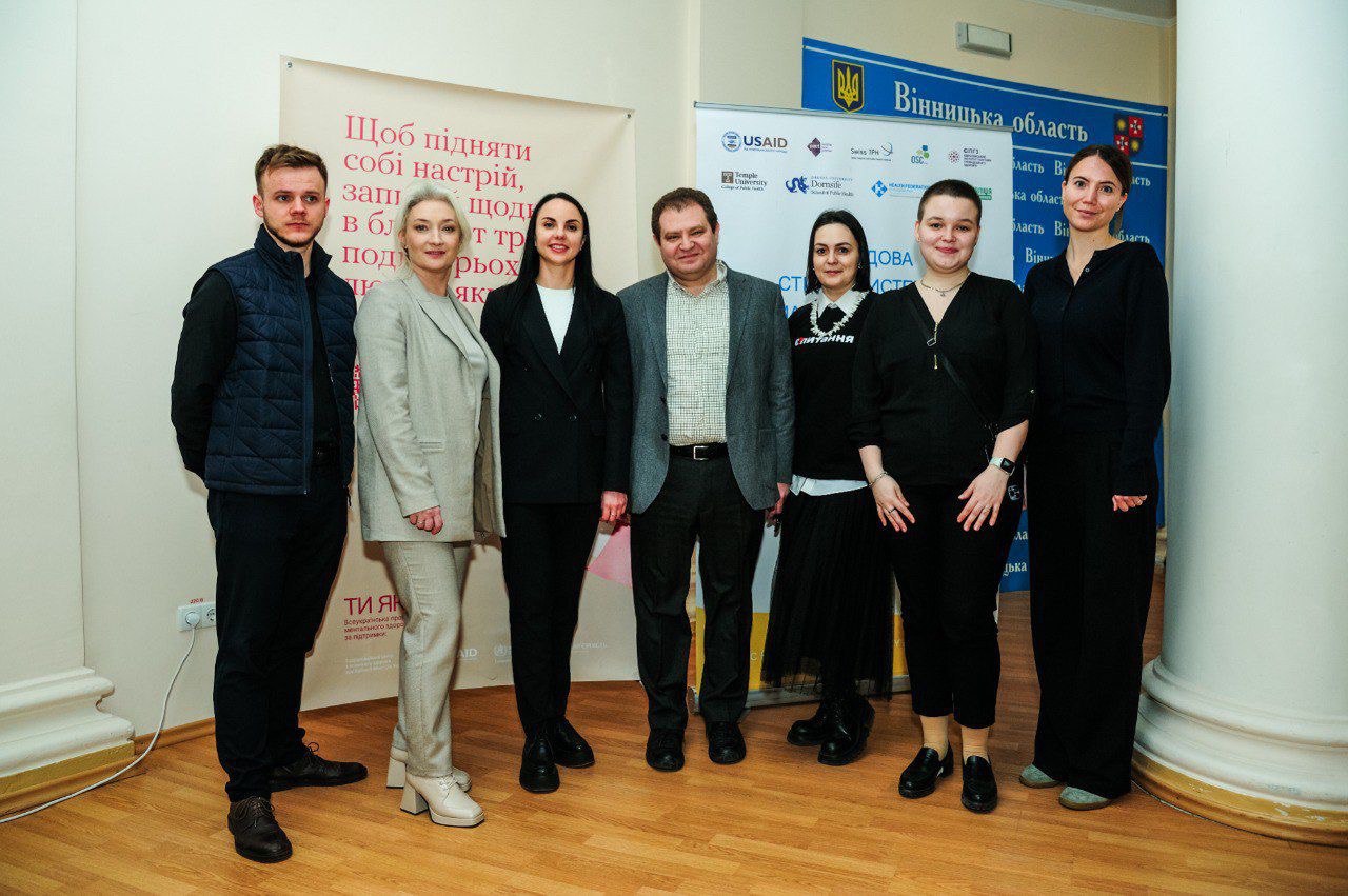 Перший заступник Начальника ОВА Наталя Заболотна, регіональна координаторка Всеукраїнської програми ментального здоров’я «Ти як?» Олена Бессараба та учасники зустрічі