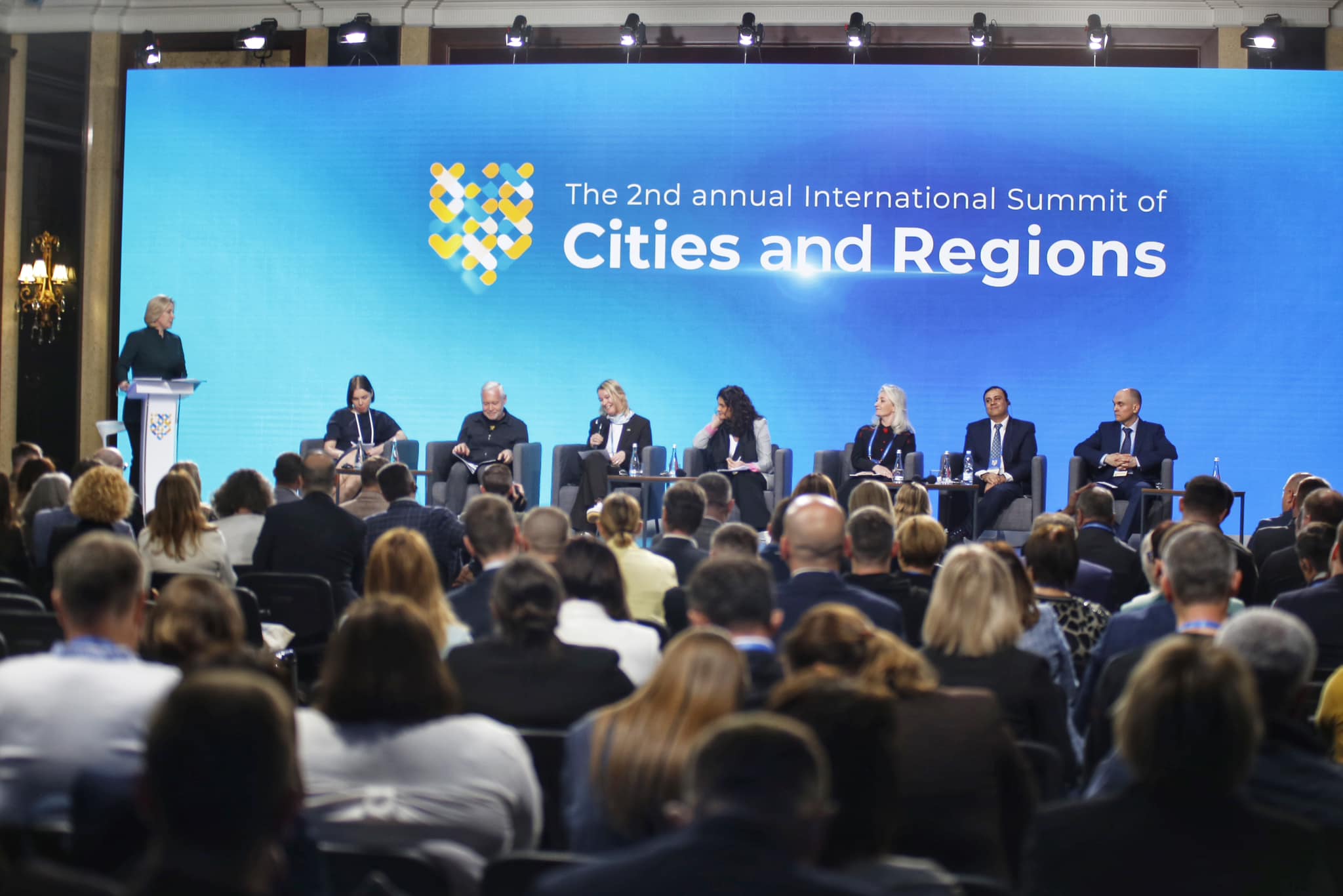 Учасники другого Міжнародного саміту міст і регіонів 
