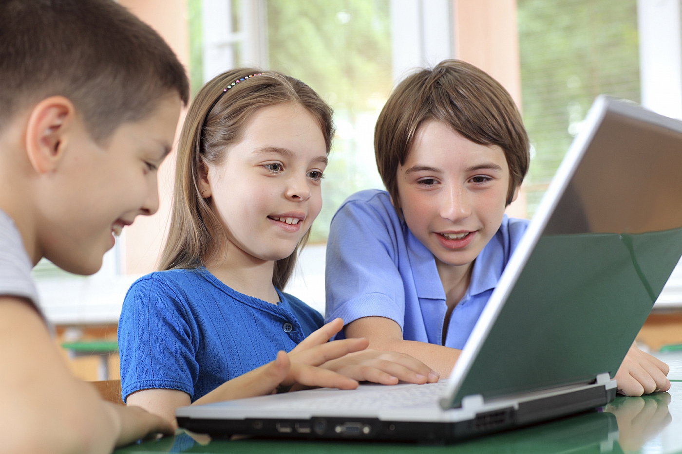 Безпека дітей в інтернеті: поради кіберполіції
