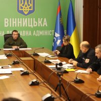 Люди на засіданні обласної комісії з питань ТЕБ та НС