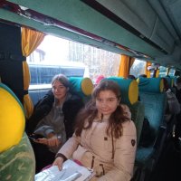 діти в автобусі