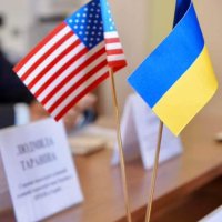 прапор України та прапор США