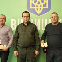 Начальник ОВА Сергій Борзов та енегретики, які отримали почесні звання
