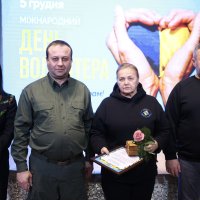 Фото нагородження волонтерів