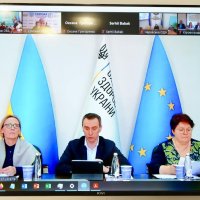 Екран із зображенням учасників засідання