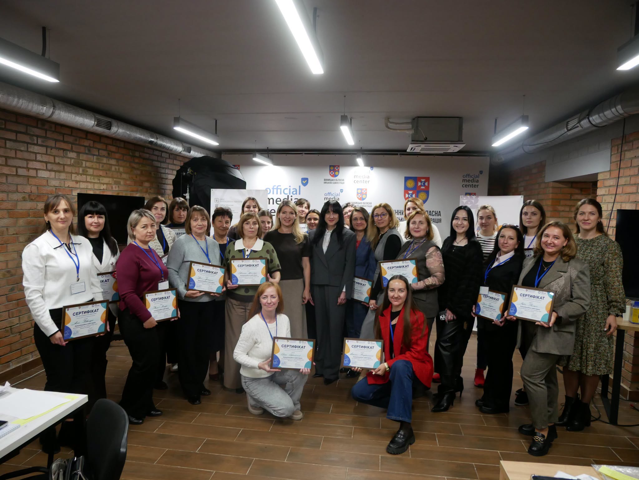 заступниця начальниці ОВА Ірина Коцюбівська та учасники заходу