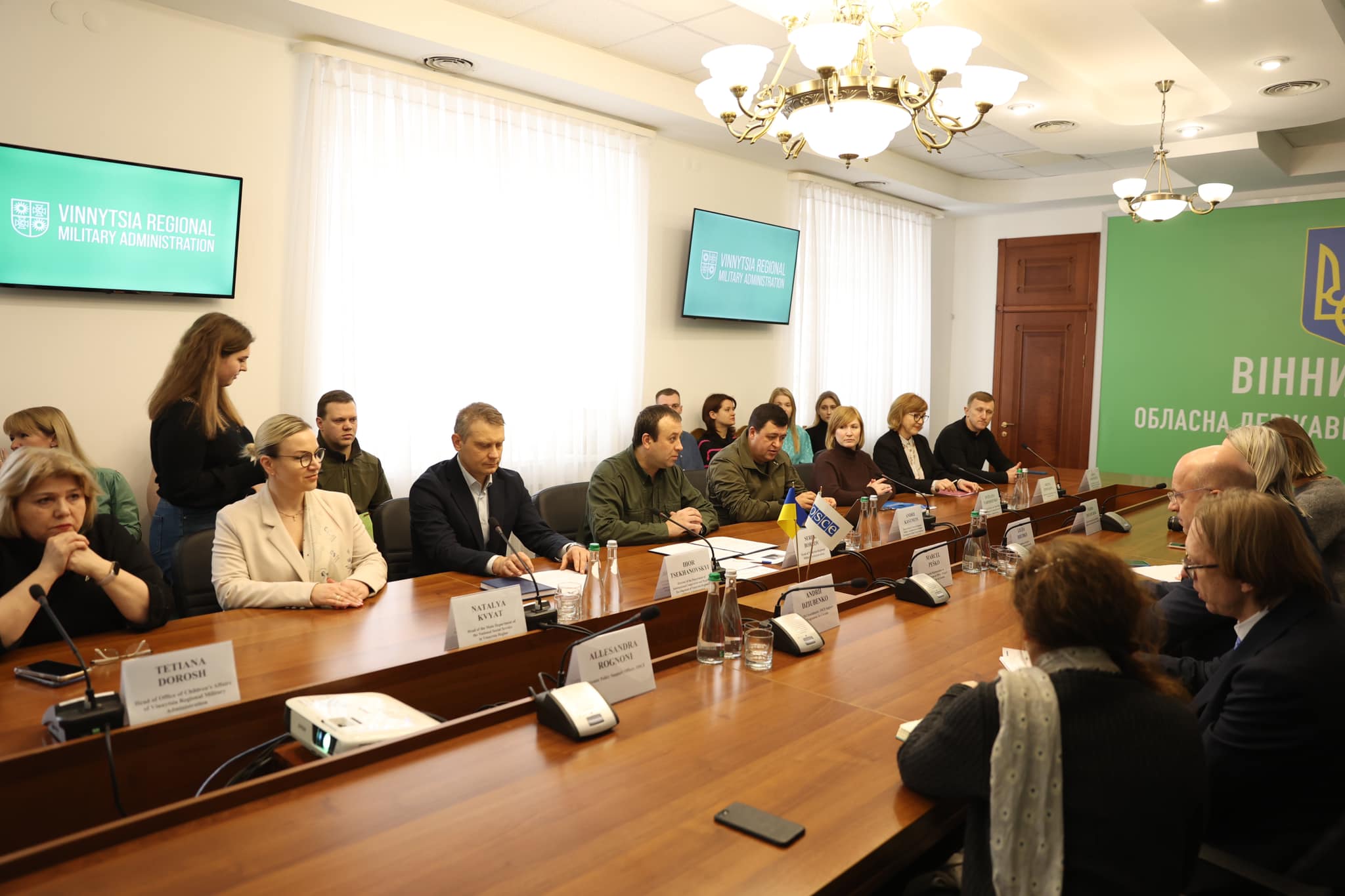 фото зустрічі керівництва області та представників ОБСЄ в залі засідань