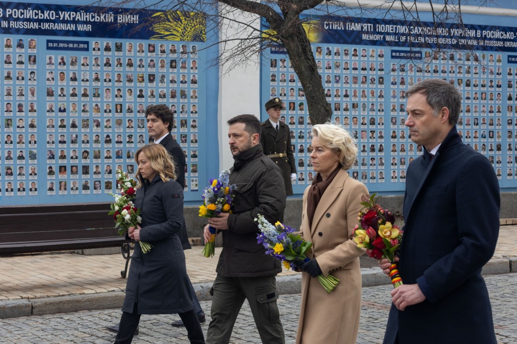 На Михайлівській площі Глава держави разом із Президенткою Єврокомісії та головами урядів Італії, Канади та Бельгії вшанували пам’ять полеглих захисників України