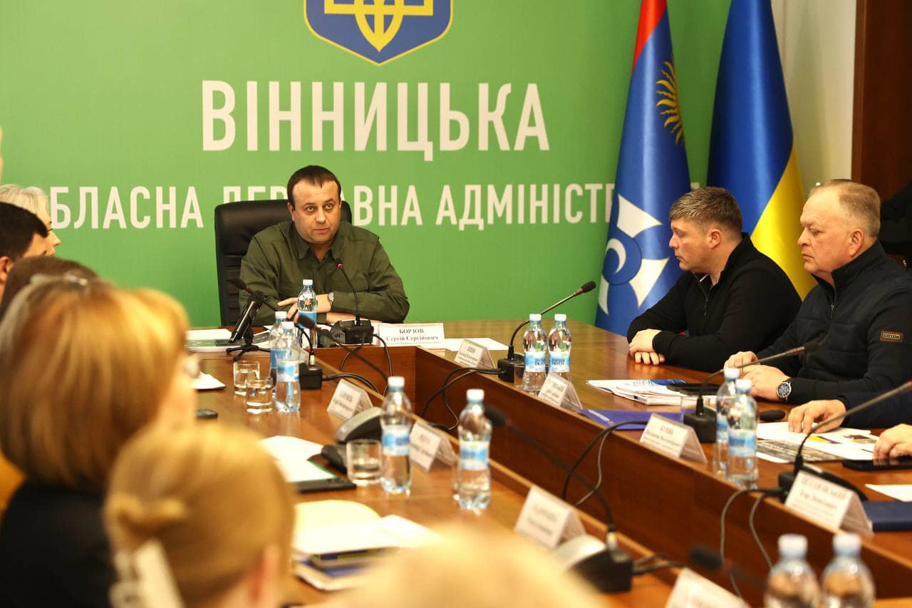 Начальник ОВА Сергій Борзов та учасники першого засідання Ради безбар’єрності при ОВА