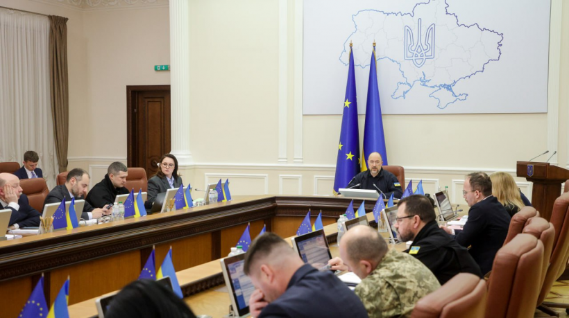 Прем’єр-міністр Денис Шмигаль та учасники засідання