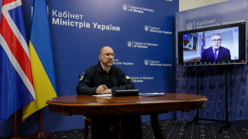 Прем’єр-міністр України Денис Шмигаль під час розмови
