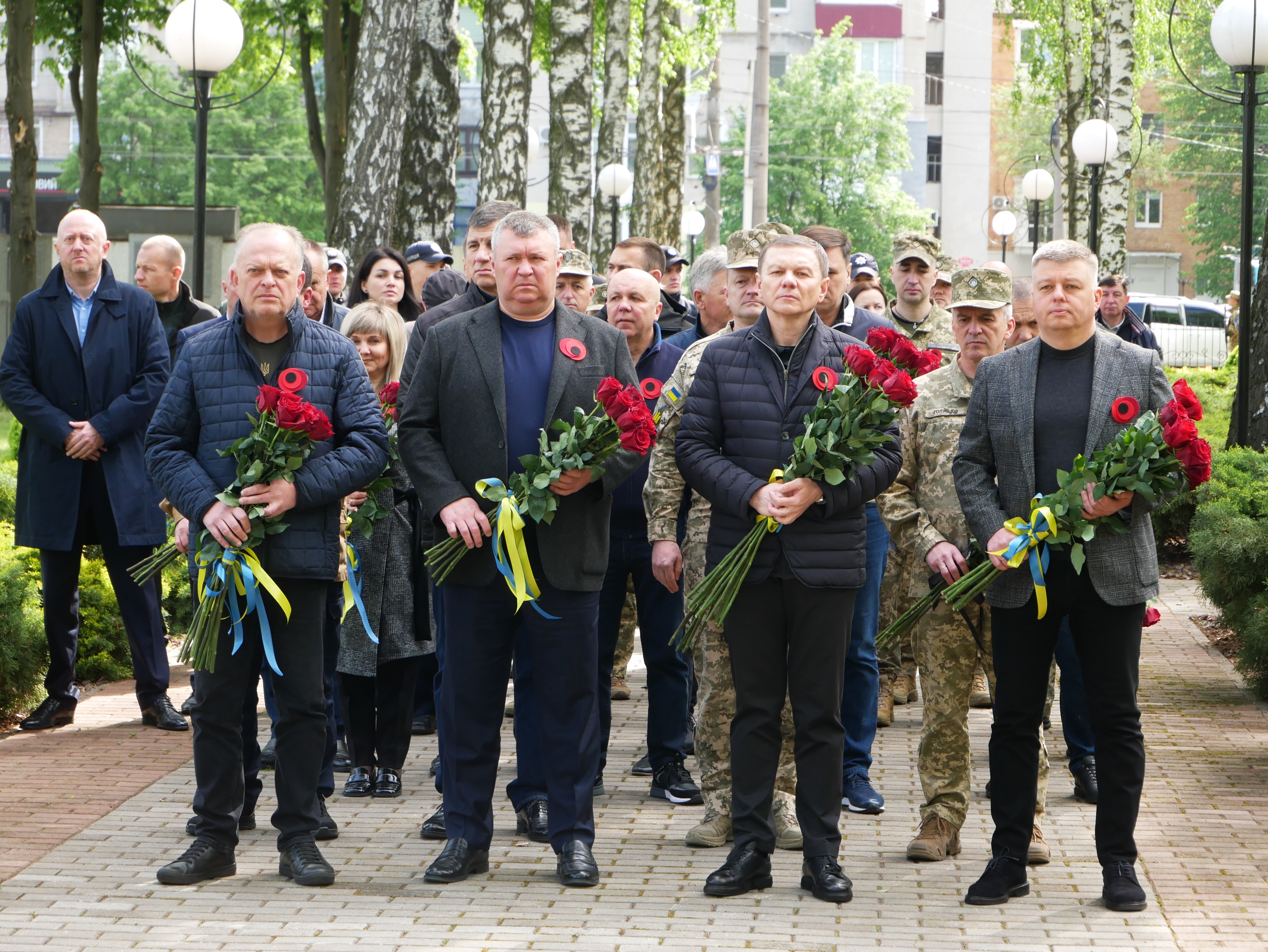 Сьогодні біля Меморіалу борців із нацизмом у Вінниці відбулася урочиста церемонія вшанування загиблих у роки Другої світової війни