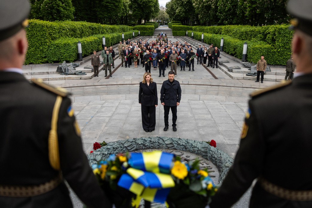 Президент і перша леді вшанували пам’ять загиблих у Другій світовій війні