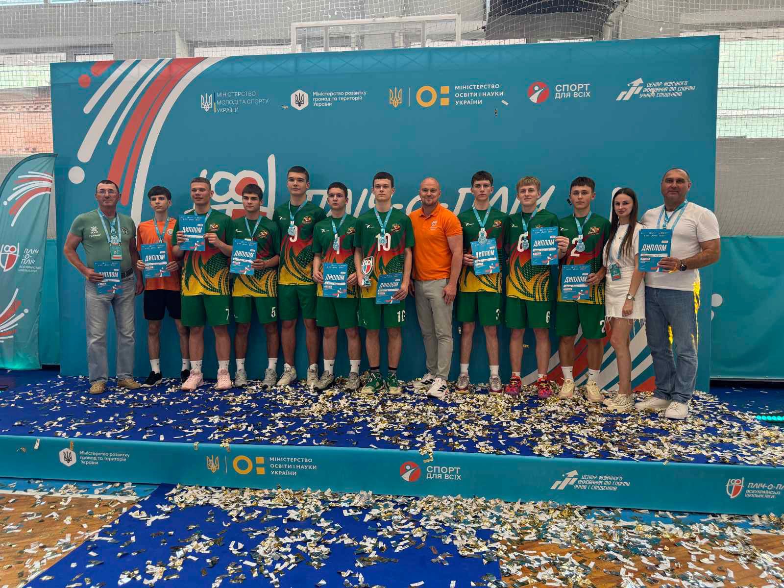 Команда з волейболу Бершадського ліцею - бронзові призери всеукраїнських змагань «Пліч-о-пліч. Всеукраїнські шкільні ліги»