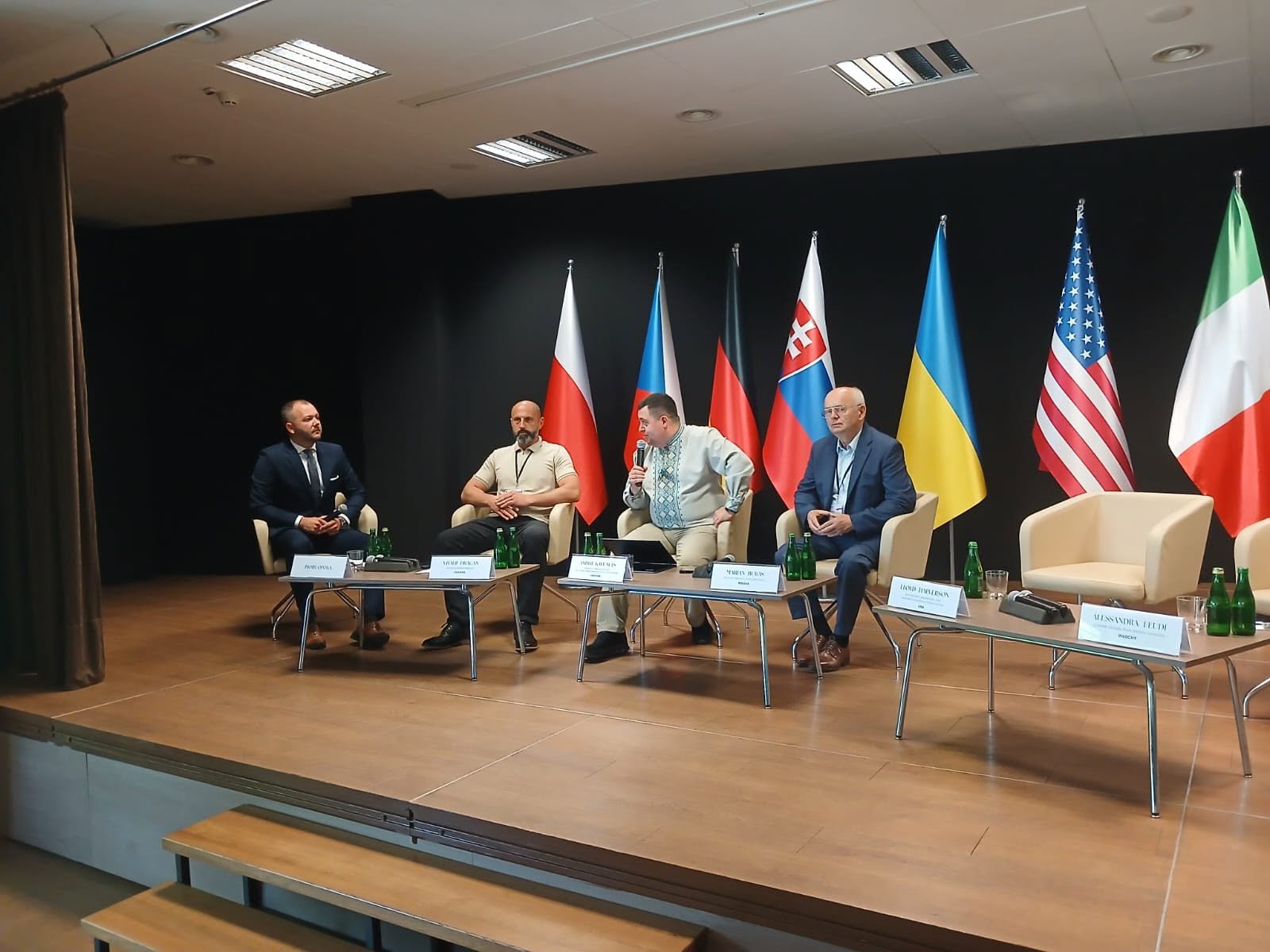 Заступник начальника ОВА (CDTO) Андрій Кавунець та учасники заходу 