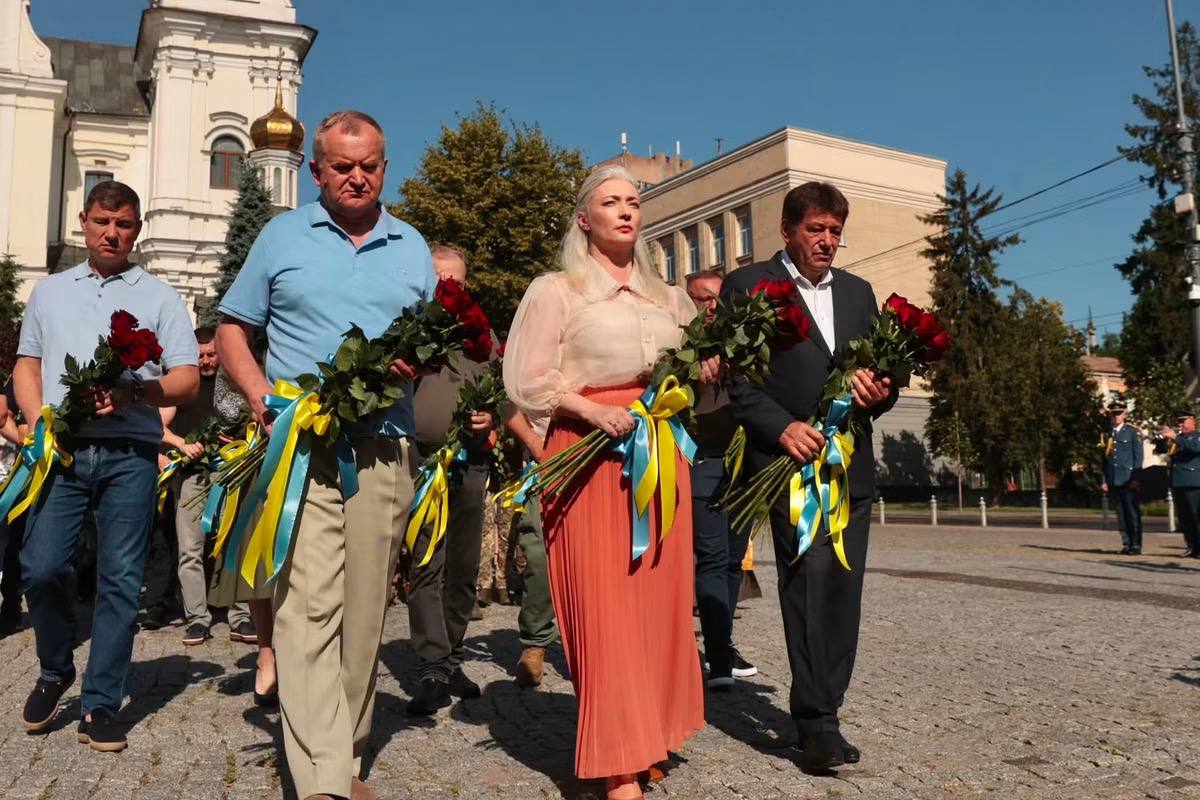 Начальниця обласної військової адміністрації Наталя Заболотна та учасники заходу