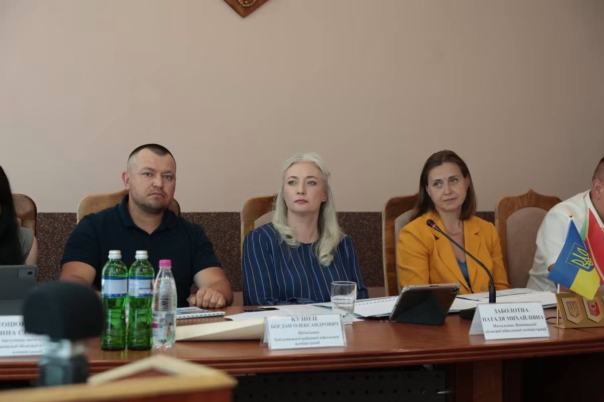 Начальниця обласної військової адміністрації Наталя Заболотна та учасники заходу