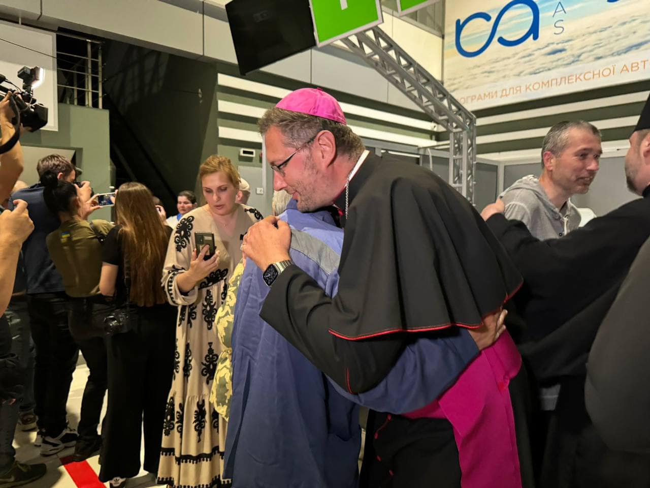 зустріч з українцями, яких повернули з полону 