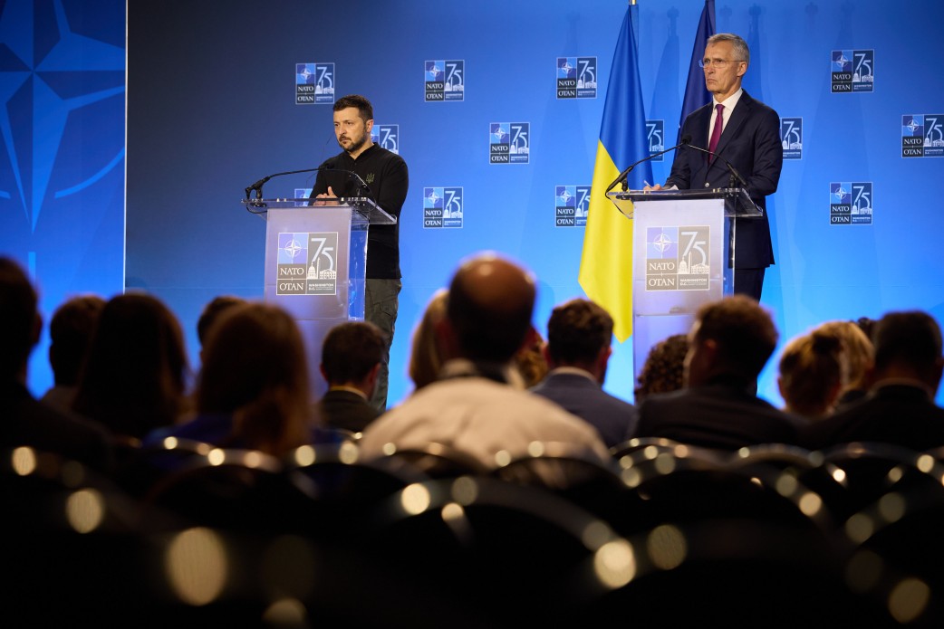 Президент України Володимир Зеленський з Генеральним секретарем НАТО Єнсом Столтенбергом