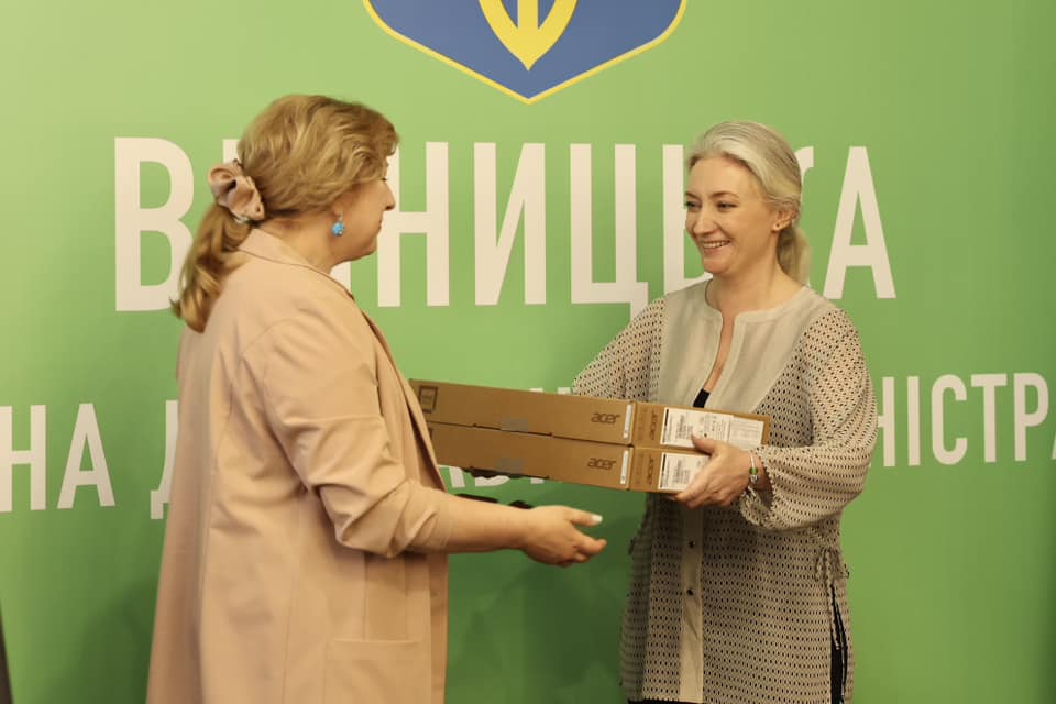 Центри медико-санітарної допомоги Вінниччини отримали ноутбуки