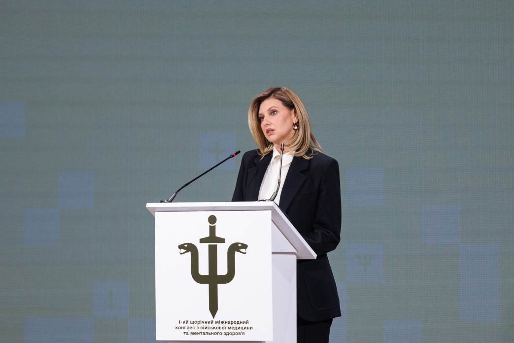 Перша леді України Олена Зеленська за трибуною