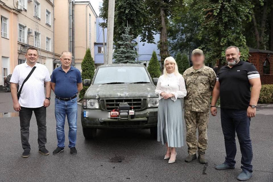На Вінниччині для військових передали автомобіль