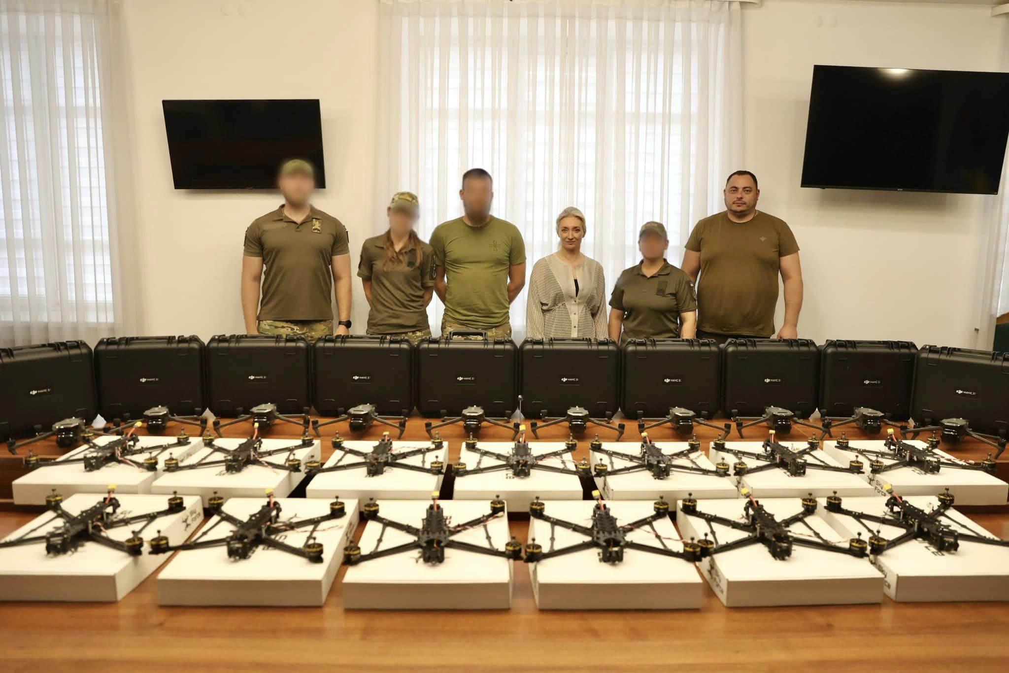 Військовій частині А1619 м. Гайсин передали FPV-дрони