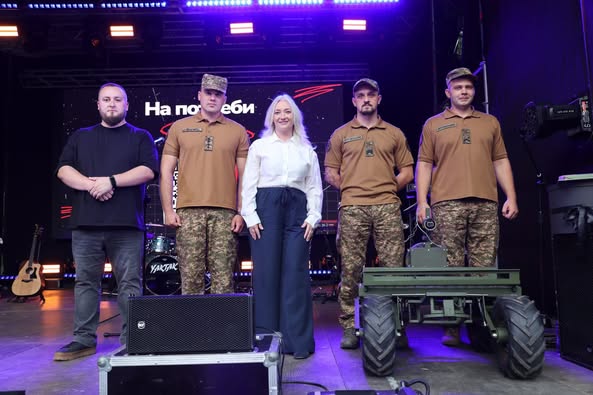 На Вінниччині захисникам з НГУ «Червона Калина» передали інноваційний наземний безпілотний комплекс «TARANTUL»