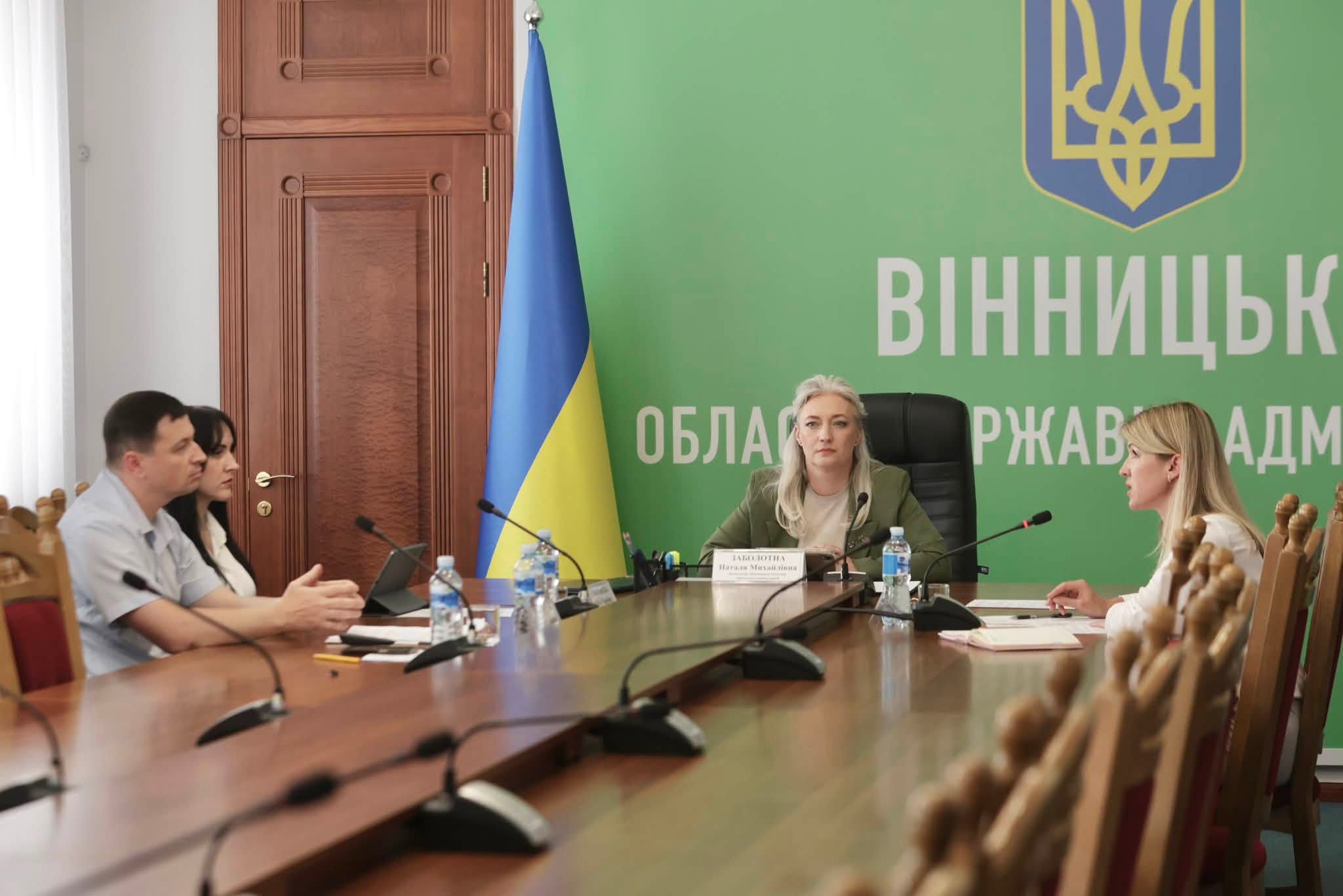 Начальниця ОВА Наталя Заболотна та учасники наради 
