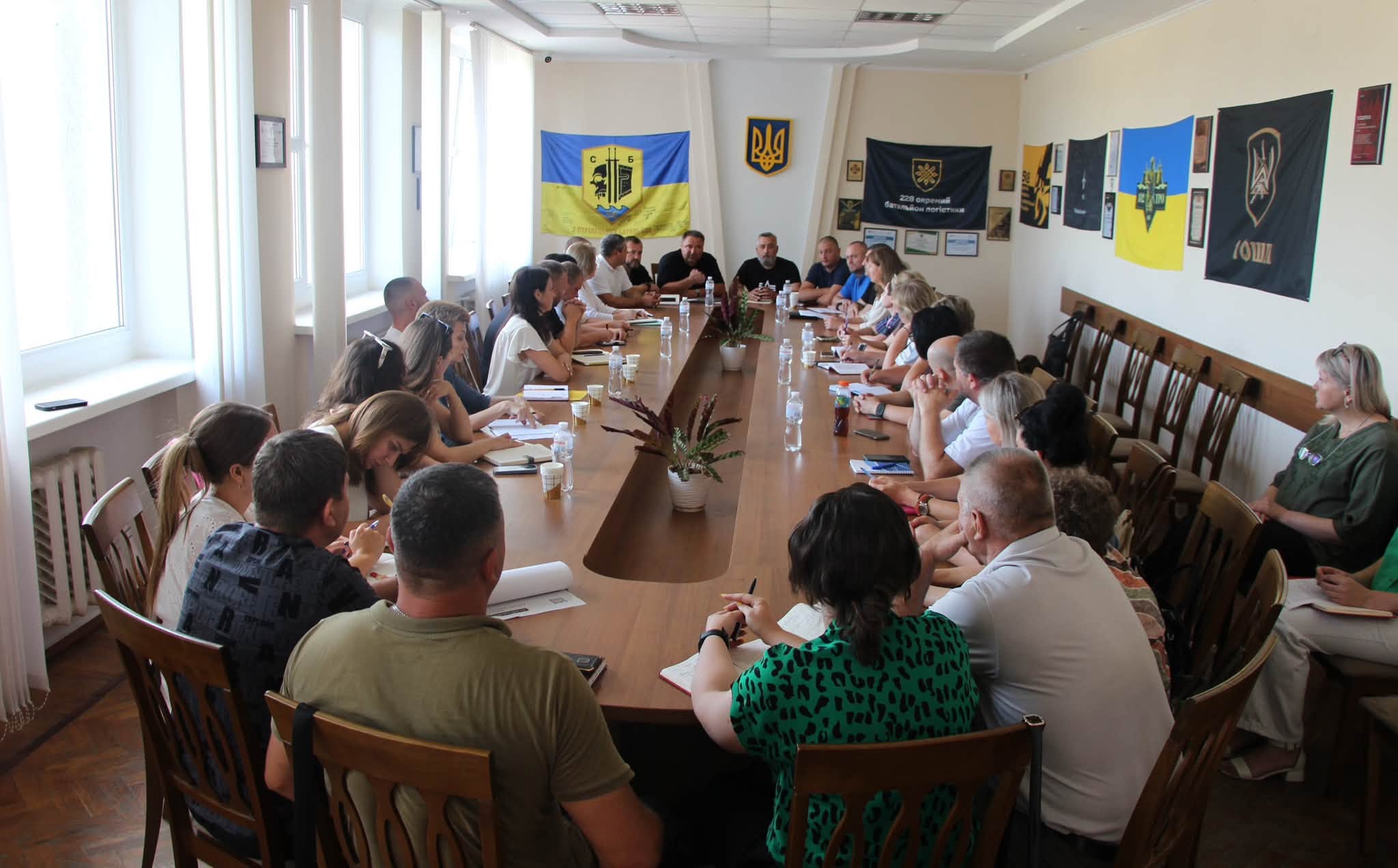 заступник начальниці ОВА Денис Столяренко та учасники заходу