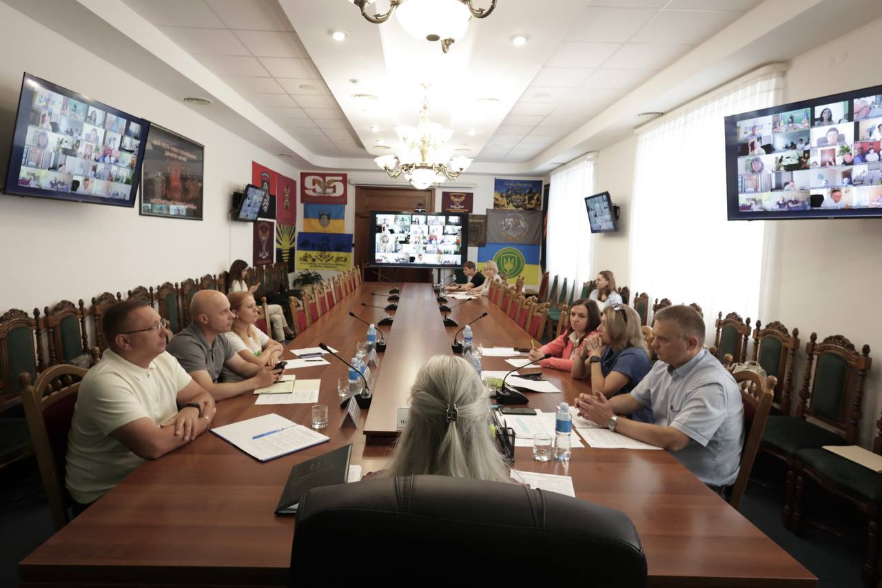 начальниця ОВА Наталя Заболотна та учасники заходу