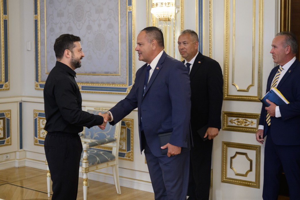 Президент України Володимир Зеленський та учасники зустрічі