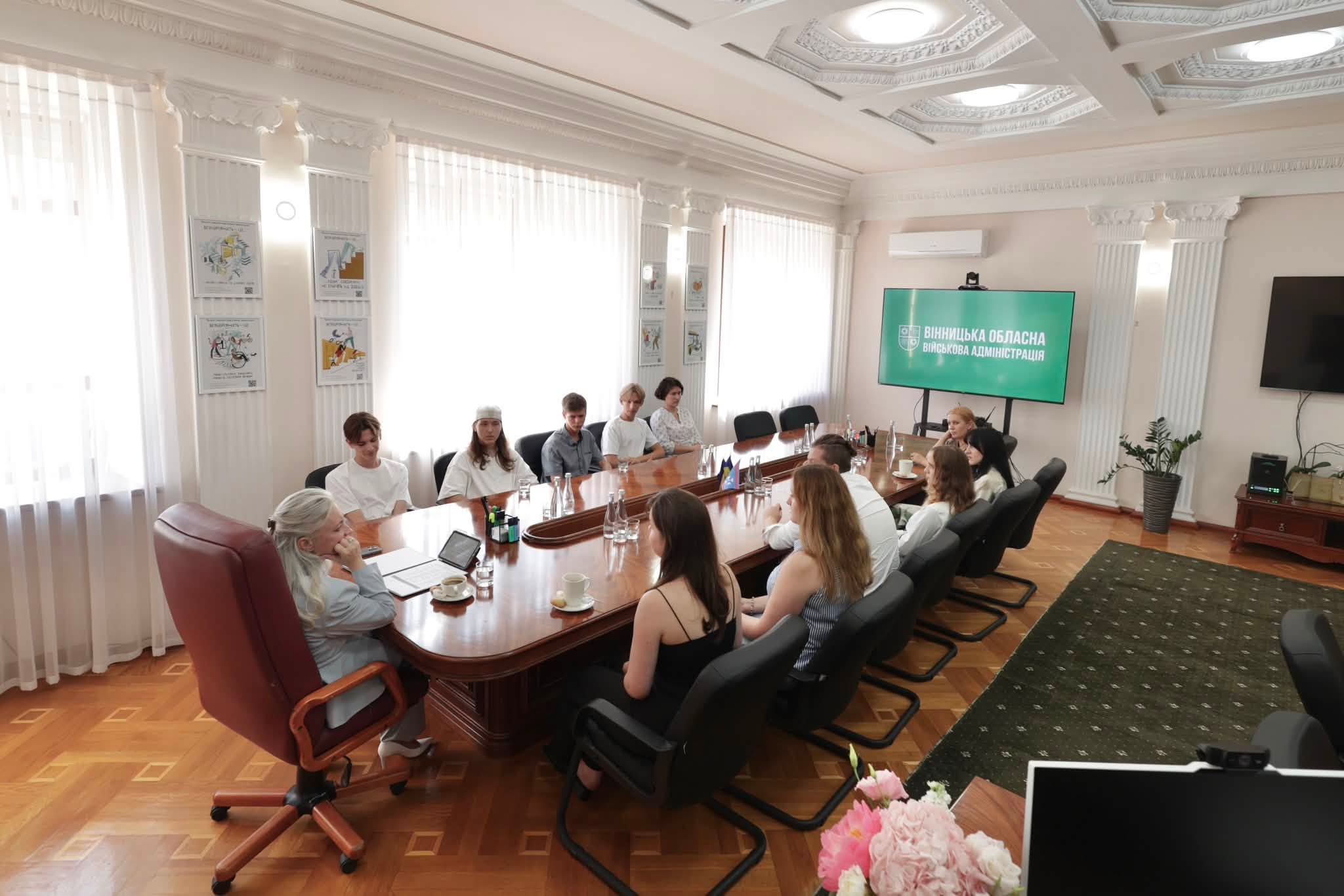 начальниця ОВА Наталя Заболотна та учасники заходу