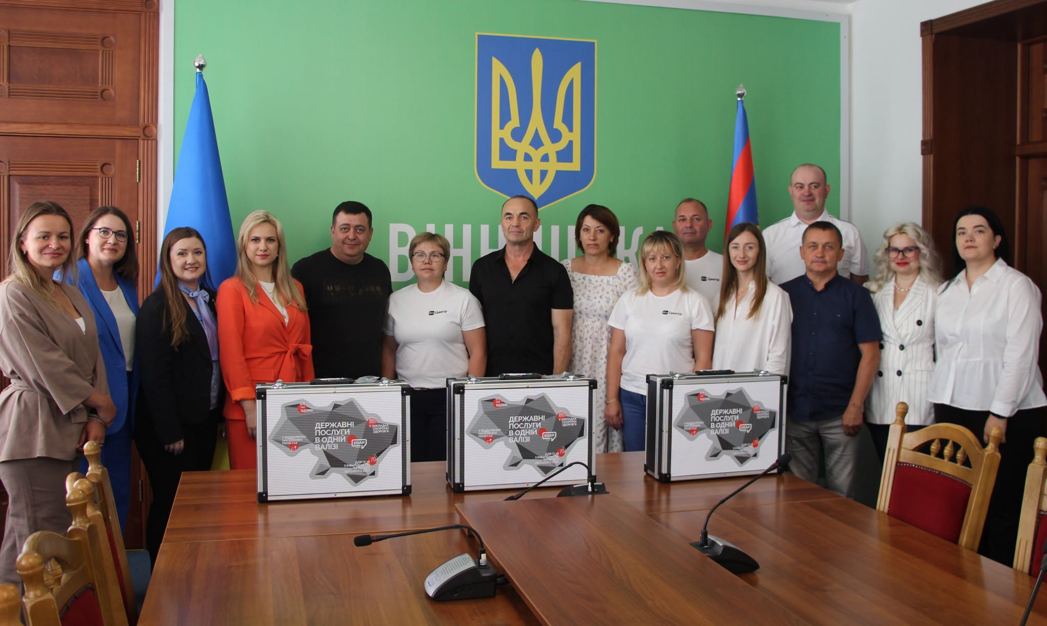 заступник начальниці ОВА Андрій Кавунець та учасники заходу