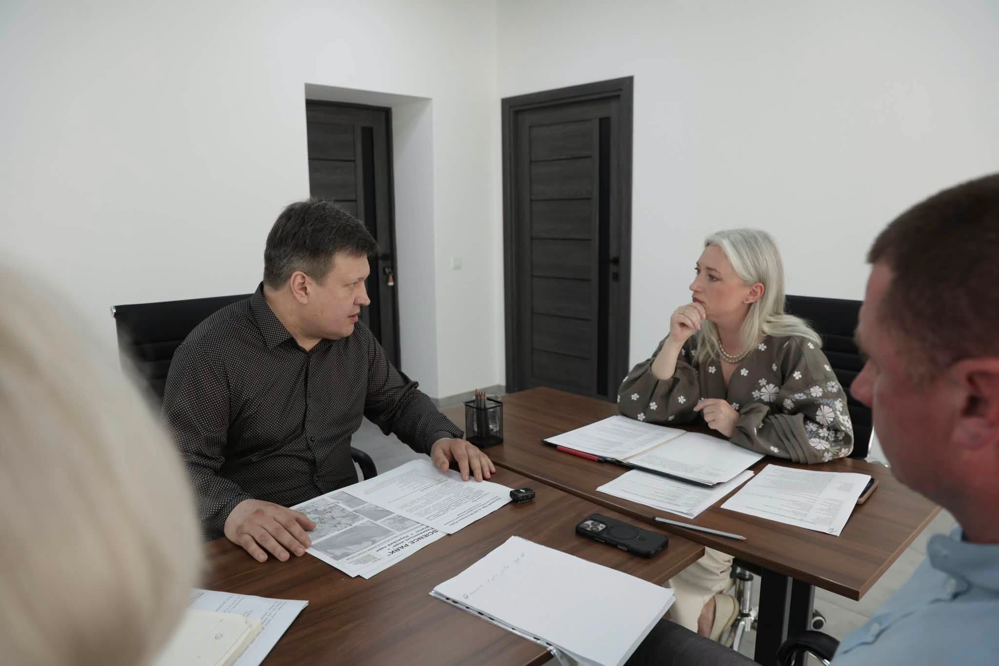 начальниця ОВА Наталя Заболотна та учасники заходу