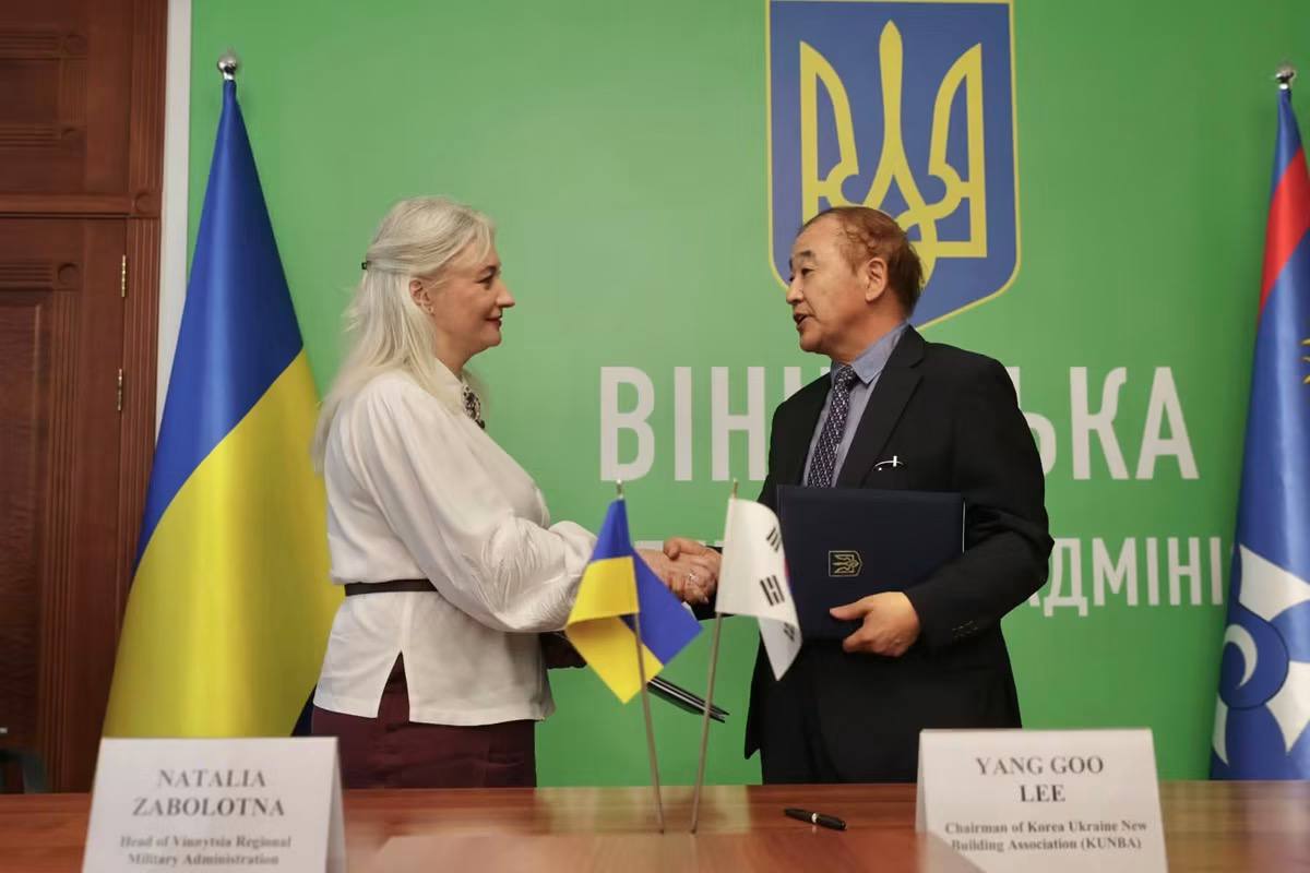 начальниця ОВА Наталя Заболотна та президент Корейсько-української асоціації нового будівництва Лі Янг Гу