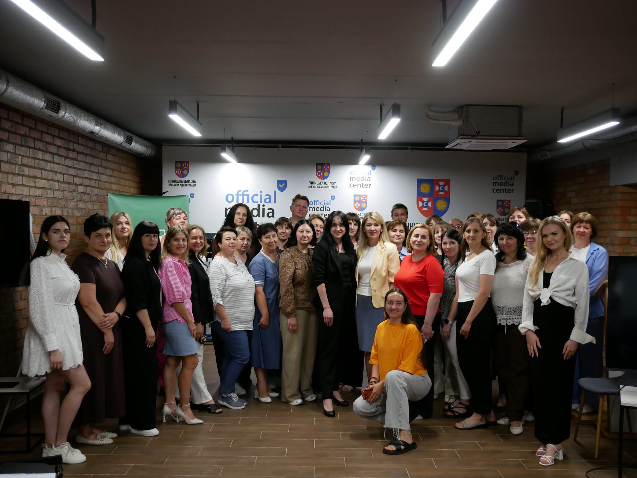 заступниця начальниці ОВА Ірина Коцюбівська та учасники заходу