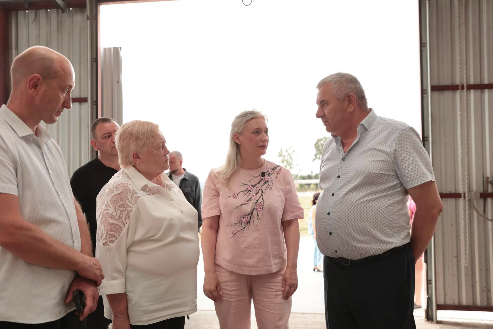начальниця ОВА Наталя Заболотна та учасники заходу