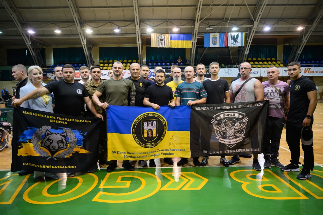 Президент України Володимир Зеленський та учасники зустрічі