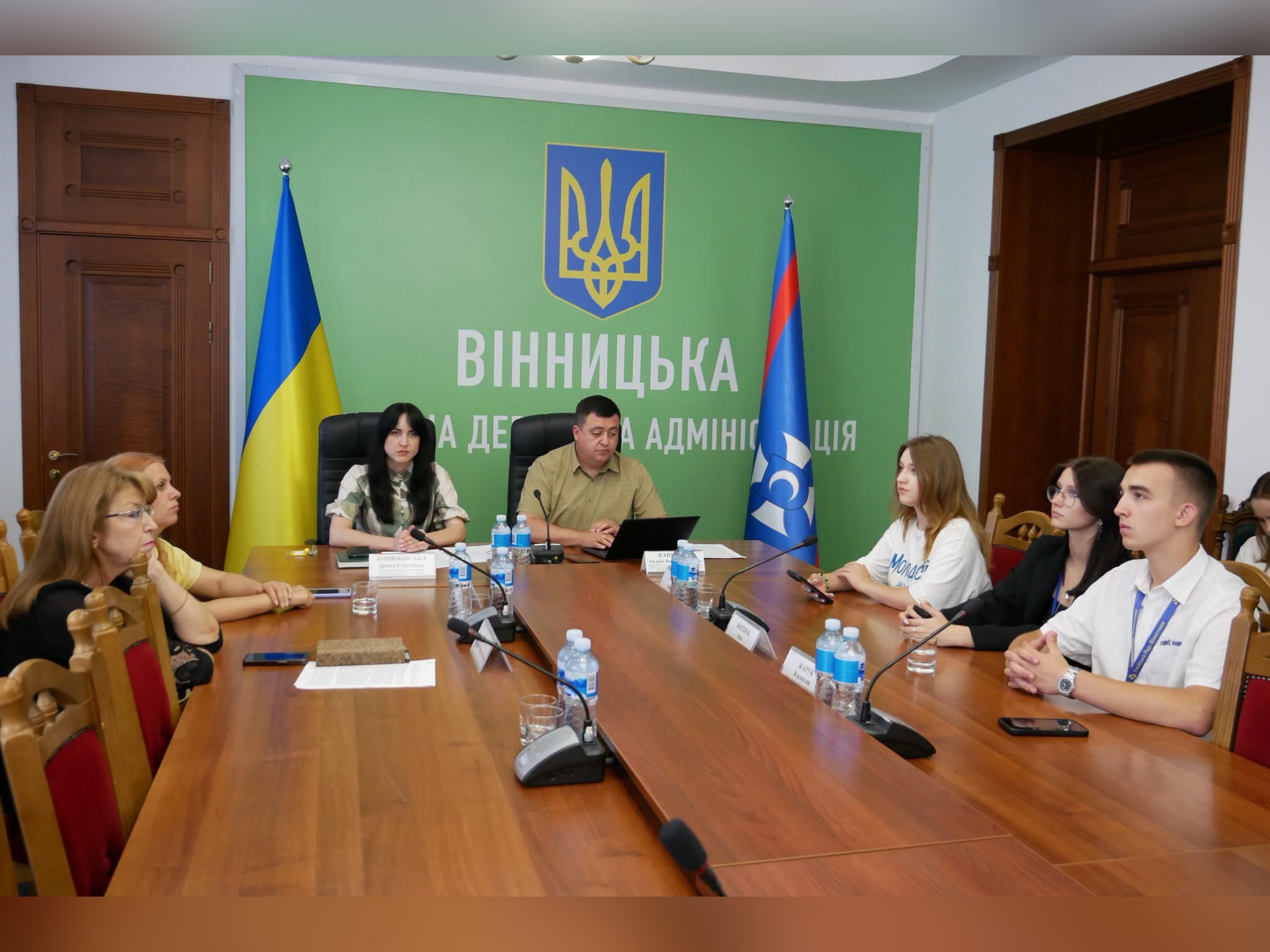 заступник начальника ОВА (CDTO) Андрій Кавунець, заступниця начальника ОВА Ірина Коцюбівська та учасники наради