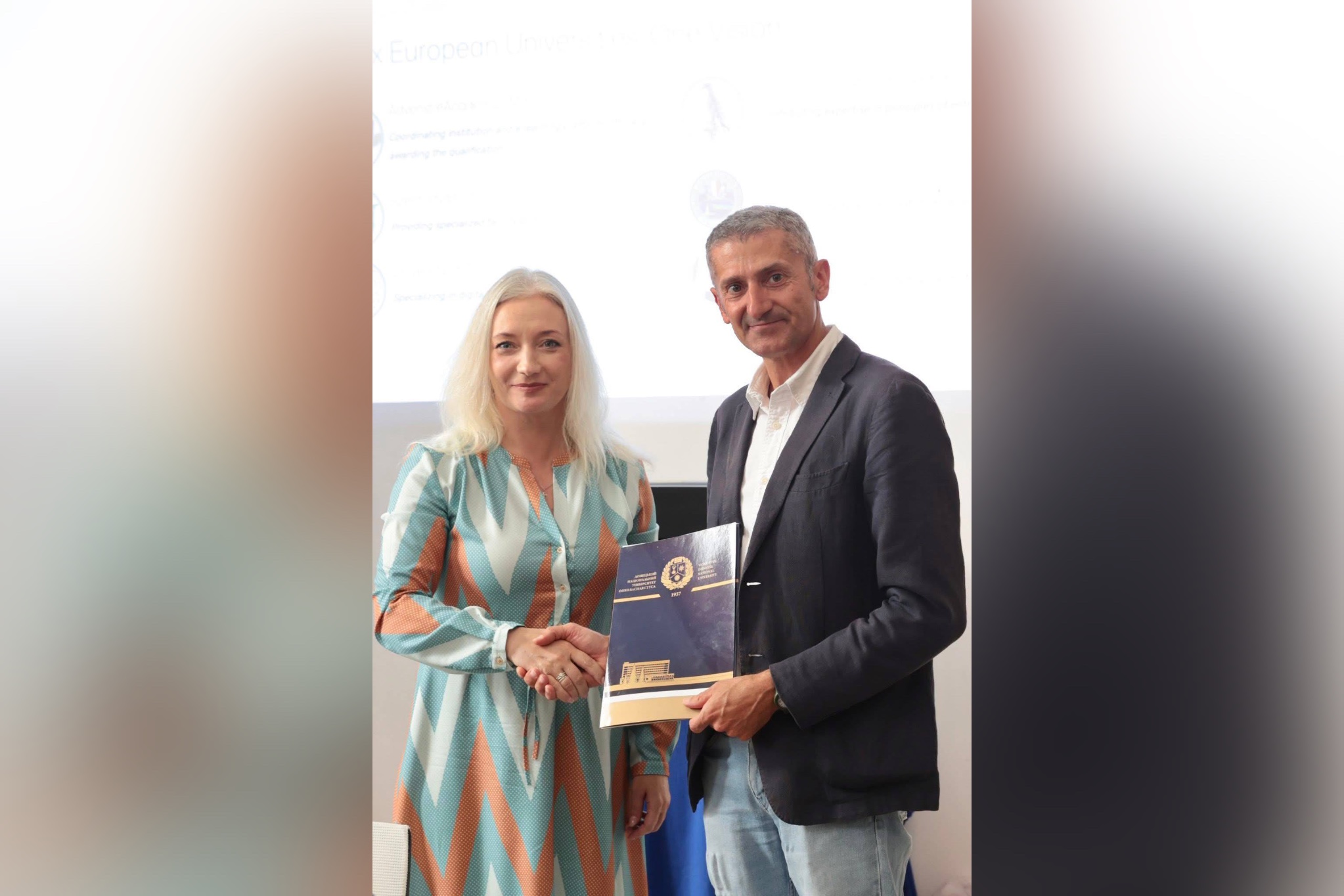 Перша заступниця начальника ОВА Наталя Заболотна та  віце-президент, проректор з міжнародних відносин, професор Алессандро Рубіно 
