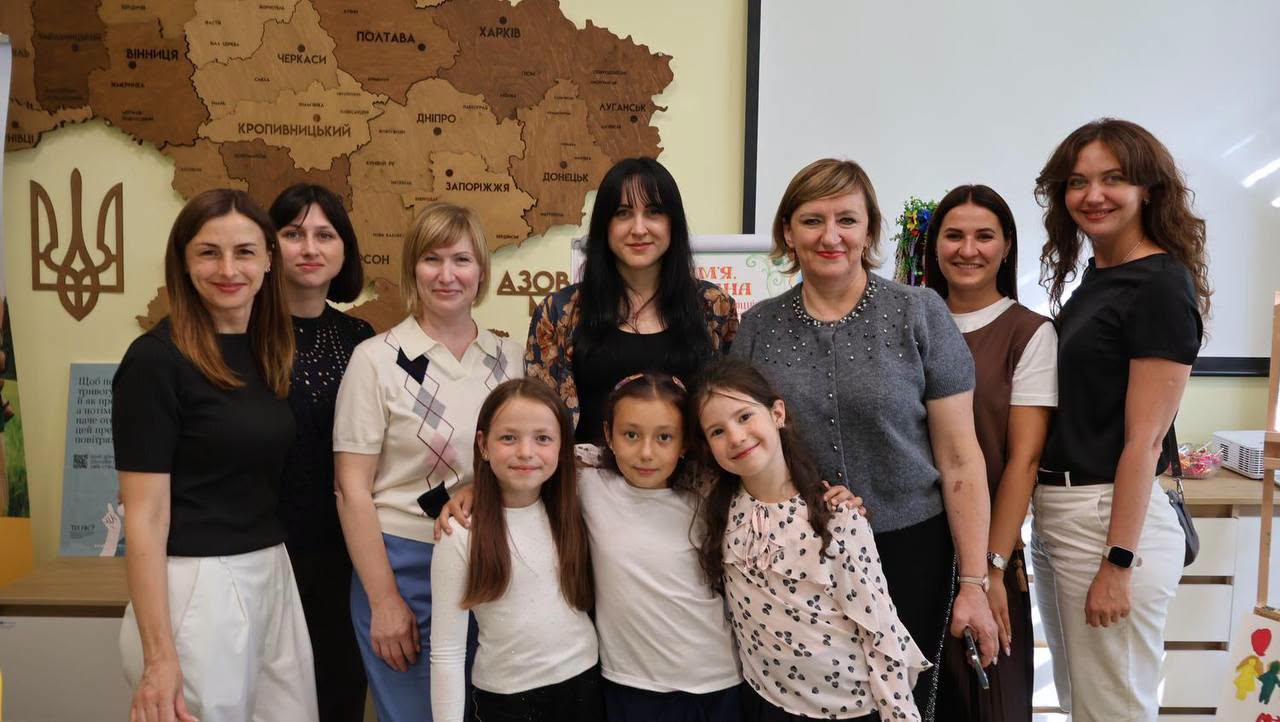 заступниця начальниці ОВА Ірина Коцюбівська та учасники заходу