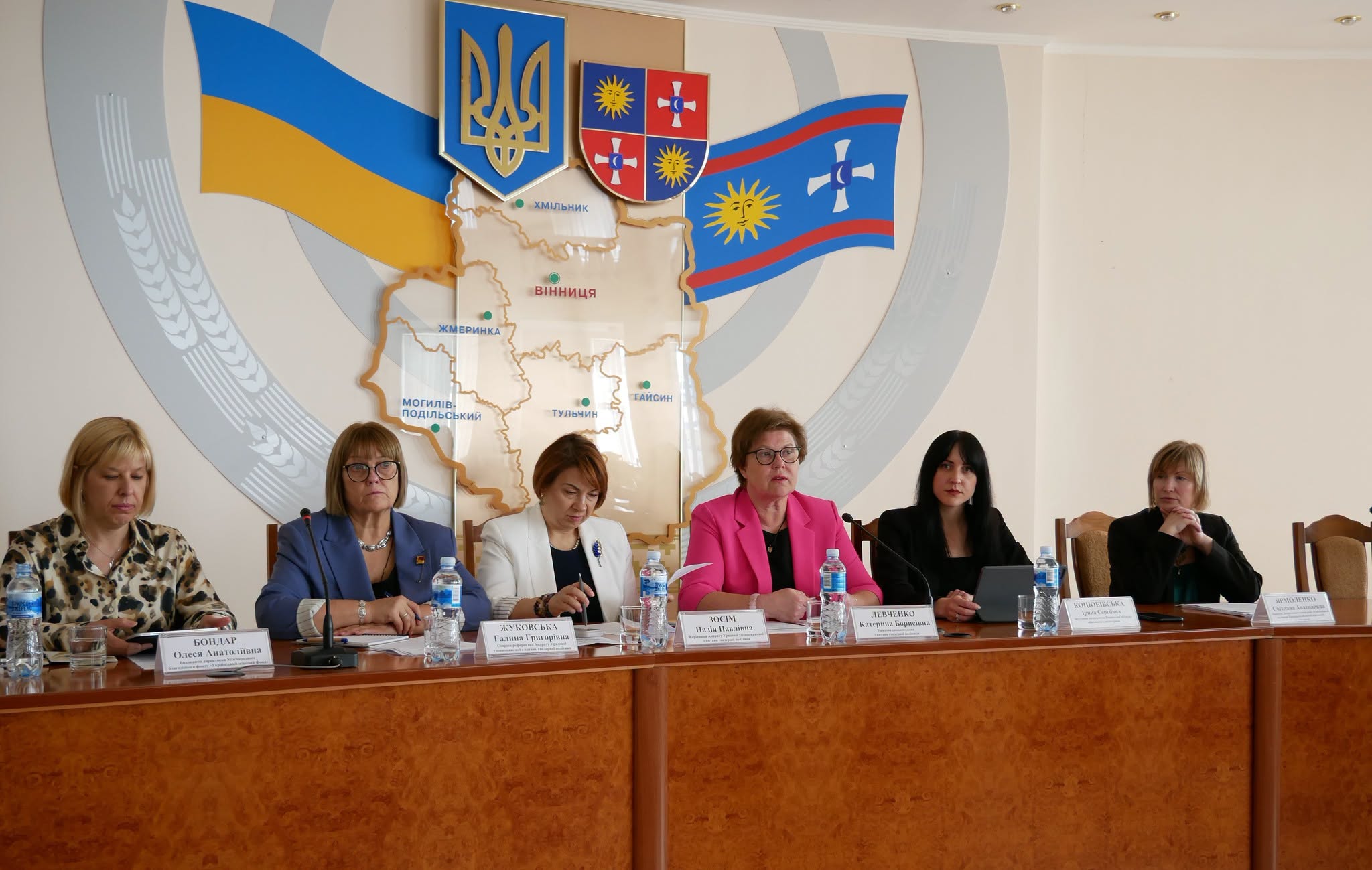 заступниця начальниці ОВА Ірина Коцюбівська та учасники заходу