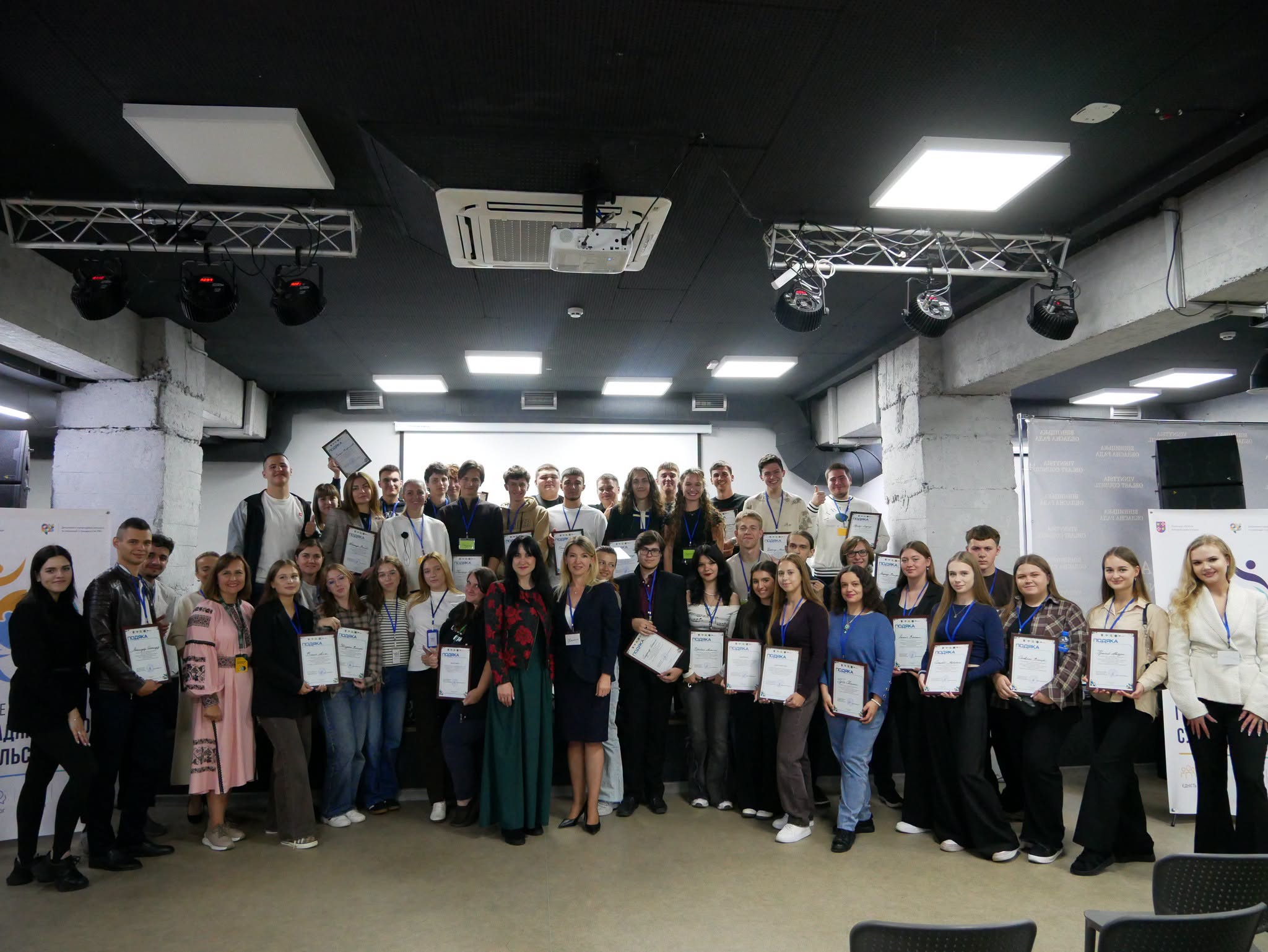 заступниця начальниці ОВА Ірина Коцюбівська та учасники заходу