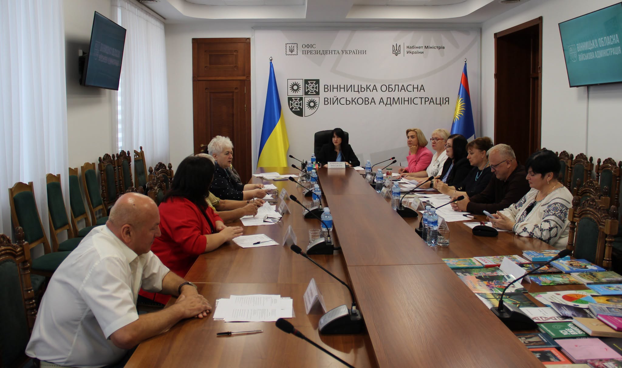 заступниця начальниці ОВА Ірина Коцюбівська та учасники заходу