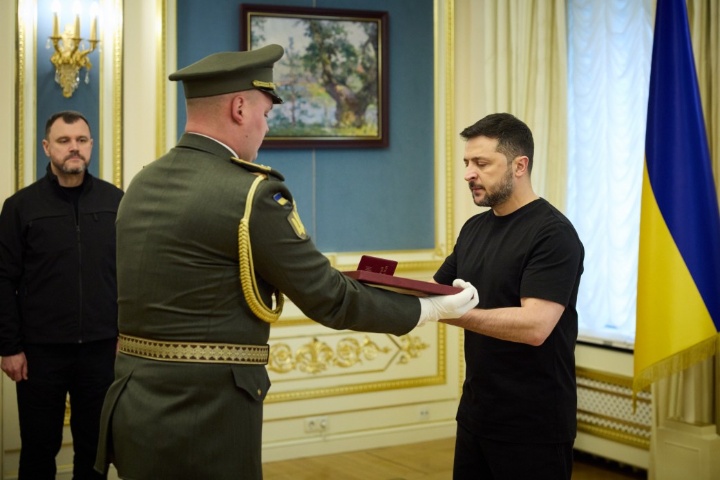 Президент привітав розвідників Держприкордонслужби з професійним святом і відзначив їх державними нагородами