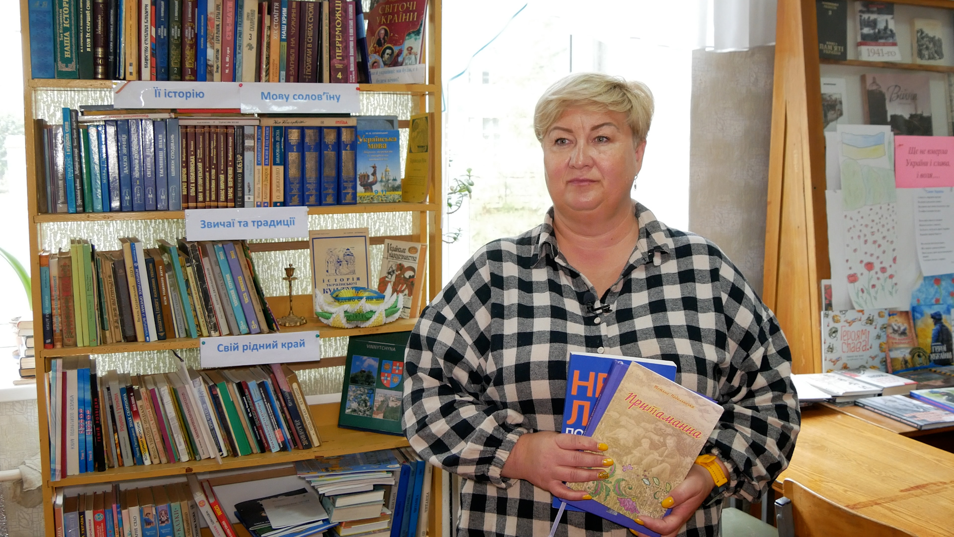 «Подоляночка. Незломима»: учасниця бойових дій Тетяна Чудновець видала книгу про війну та стала опорою для ветеранів «Подоляночка. Незломима»: учасниця бойових дій Тетяна Чудновець видала книгу про війну та стала опорою для ветеранів