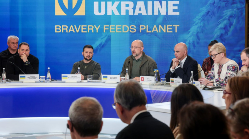 Прем’єр-міністр Денис Шмигаль під час другого міжнародного саміту «Grain from Ukraine»