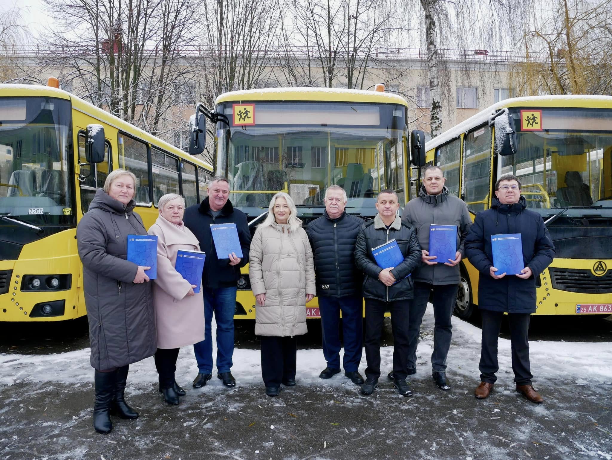 Ще шість громад Вінниччини отримали сучасні шкільні автобуси в рамках державної програми «Шкільний автобус»